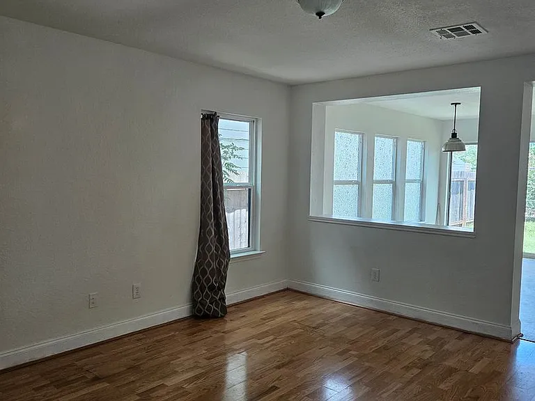 13400 Coomes Dr — Photo 16