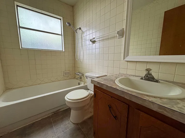 425 W Ave C — Photo 22