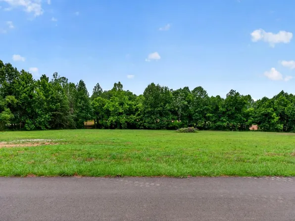 2 Cora Rd, Cookeville, TN 38501