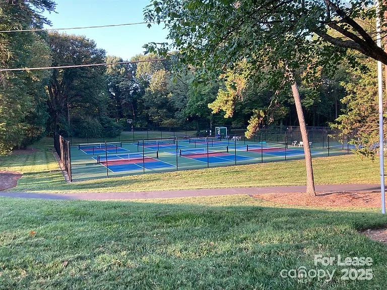 1044 Southwest Dr — Photo 14