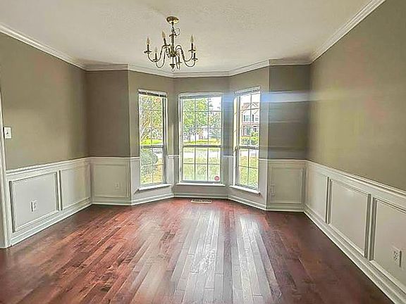 4th image of 3007 Saint James Pl