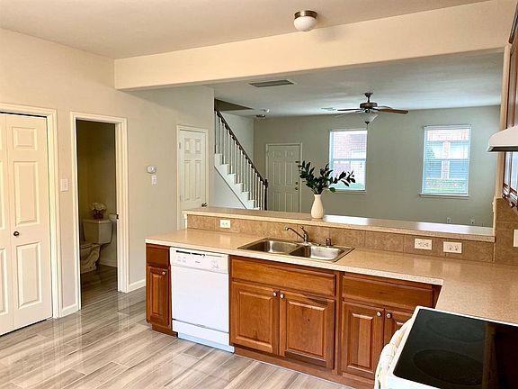 4th image of 1731 Kemah Village Dr