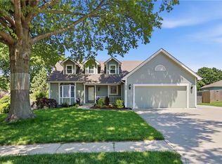 528 NE Bordner Dr, Lees Summit, MO 64086