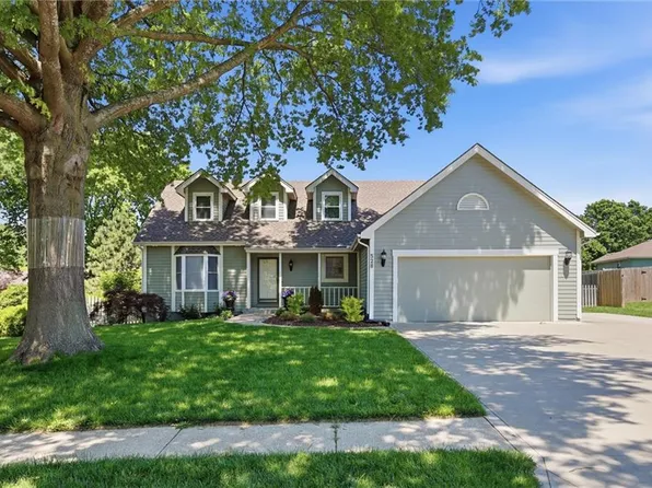 528 NE Bordner Dr, Lees Summit, MO 64086