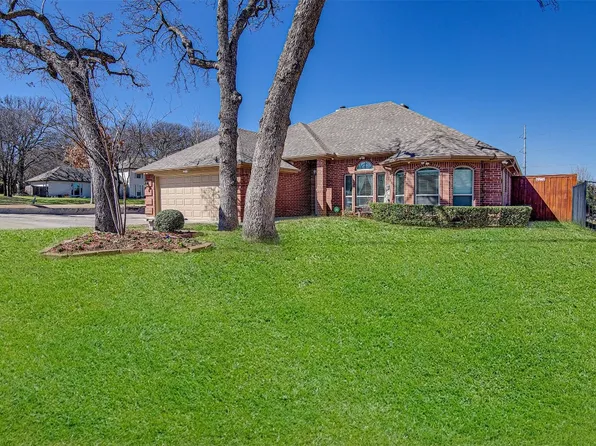 101 NE McAlister Rd, Burleson, TX 76028