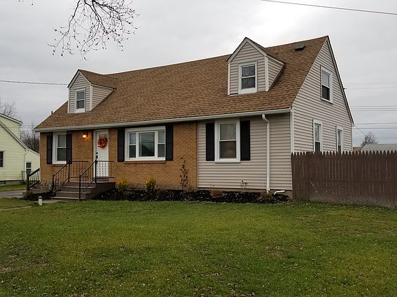 5th image of 216 Rossiter Ave