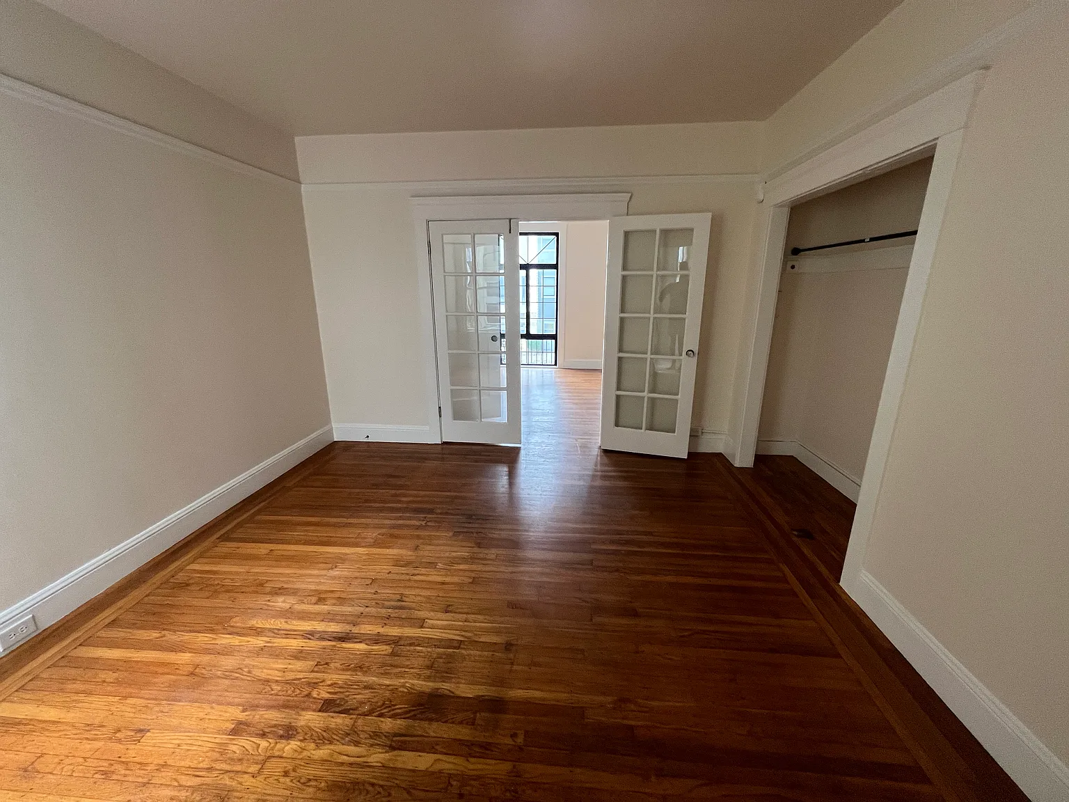 477 25th Ave — Photo 2