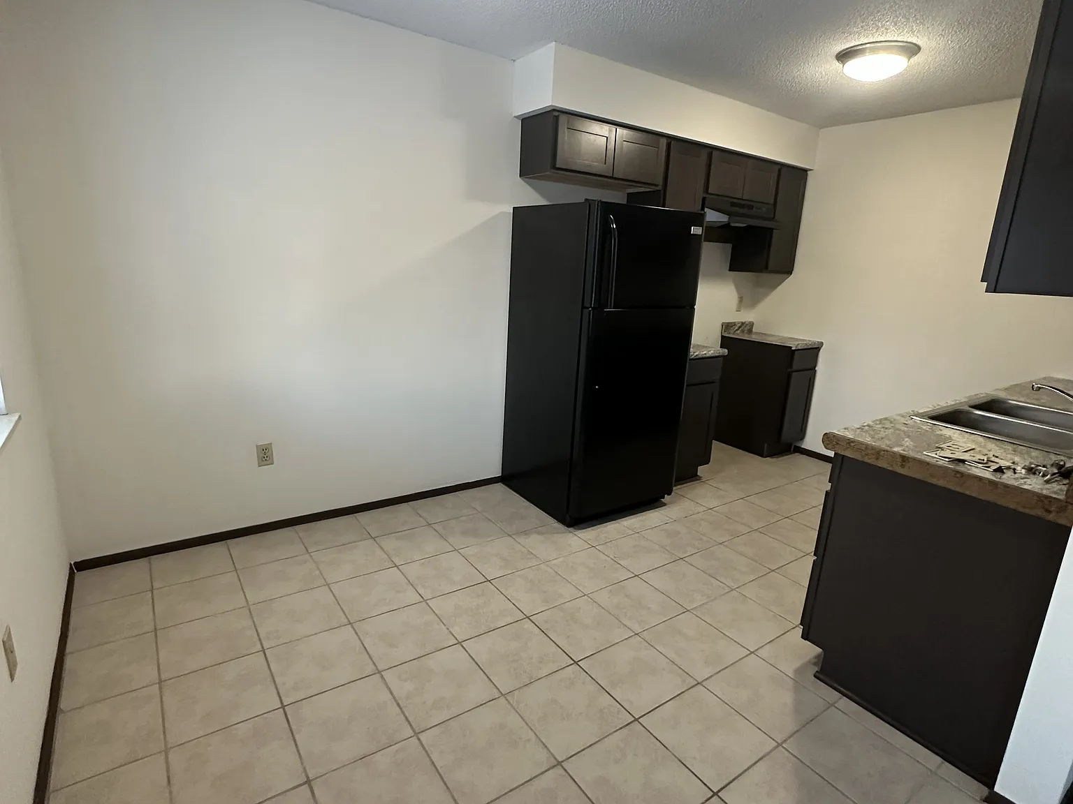 2 bed, 900 sqft, $875 — Photo 3