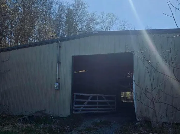 250 Langs Ln, Mill Hall, PA 17751