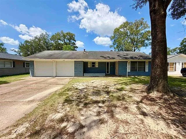 3 bed, 2.0 bath, 2023 sqft, $2,150 — Photo 1
