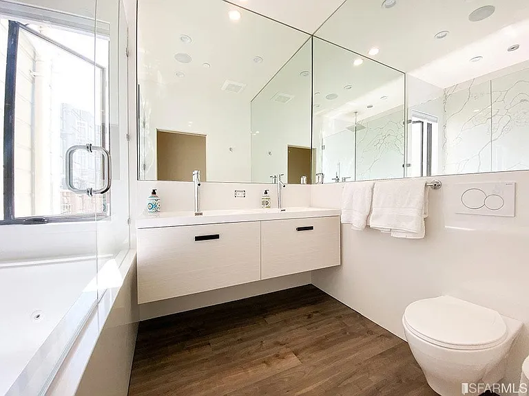 648 Lombard St #1/2 — Photo 10