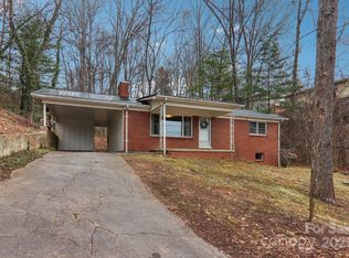 24 Hy Vu Dr, Waynesville, NC 28786