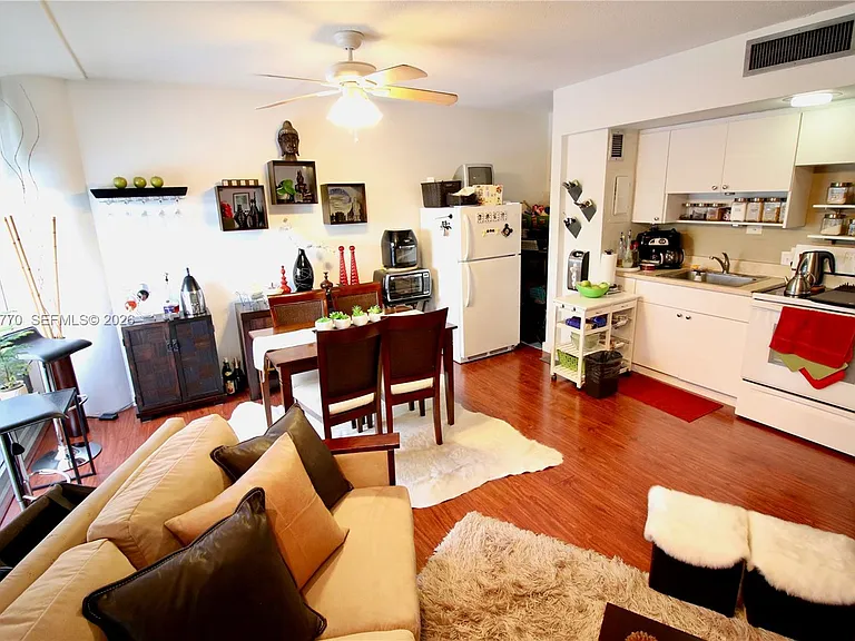 900 Bay Dr #215 — Photo 8