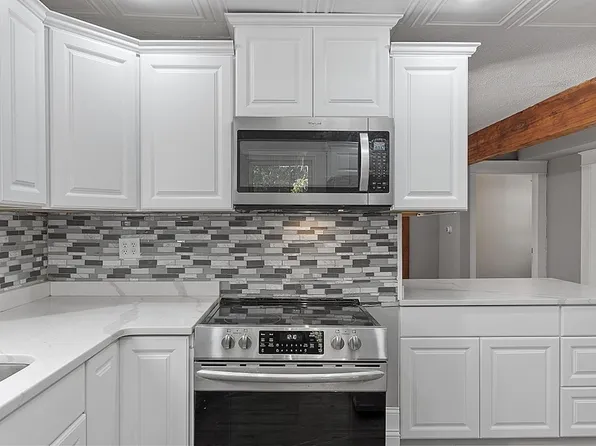 27 Oak St, Baldwinville, MA 01436
