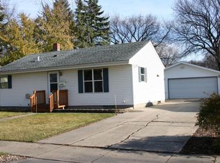 1014 21st St S, Fargo, ND 58103