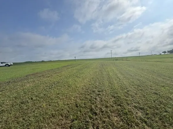 4003 Admiral Dr, Gallatin, MO 64640