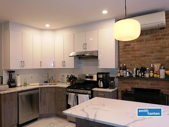 3rd image of 129 Smith St Suite 1