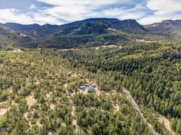 13021 E Antelope Rd, Eagle Point, OR 97524