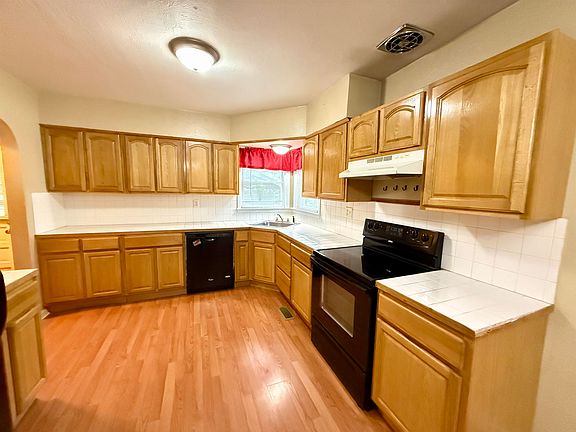 4th image of 1554 Beverly Blvd