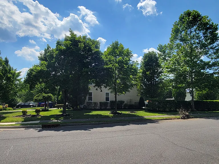 107 Windsor Ct — Photo 6