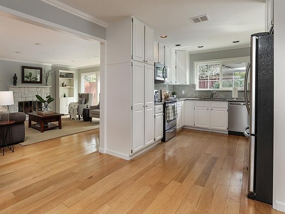 5th image of 2449 Carolina Ave