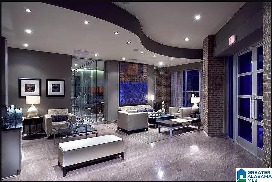 1 bed, 1.0 bath, $1,600 — Photo 2