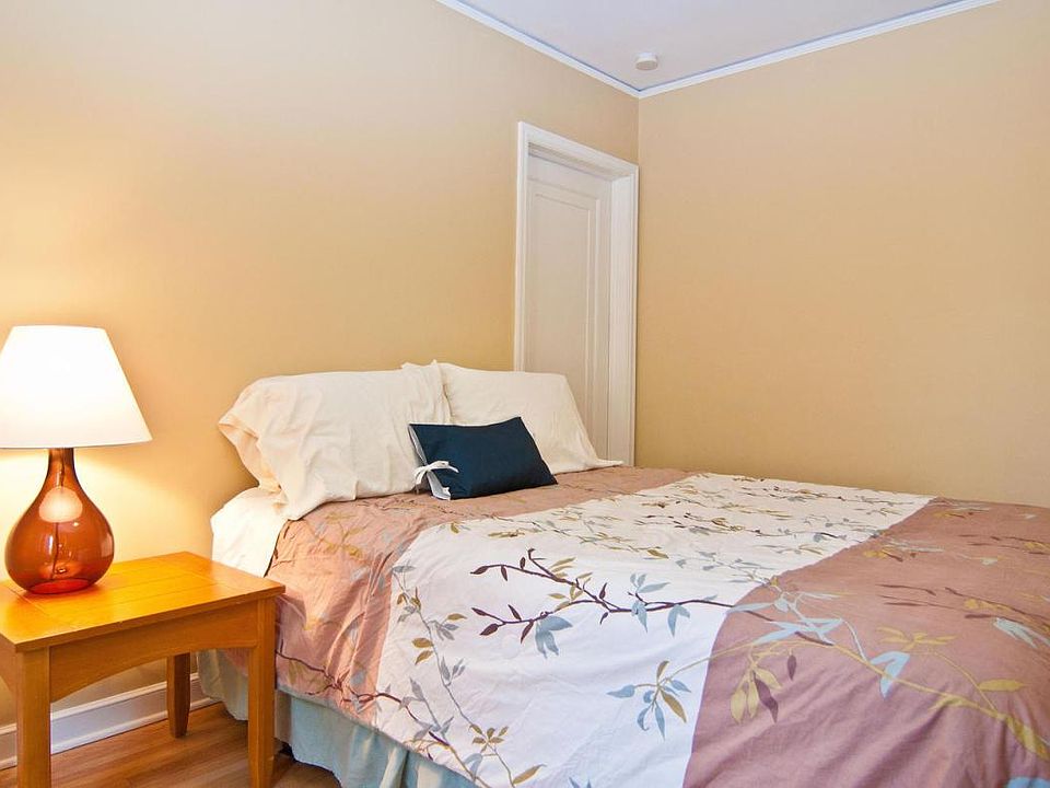 1st image of 1015 26th Ave SE #7qgdjb0t2