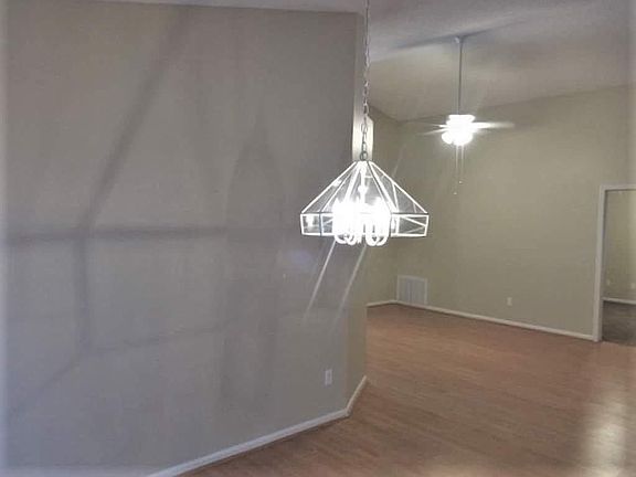 3rd image of 1935 Shannon Ln