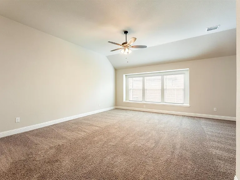 1304 Lancaster Dr — Photo 13