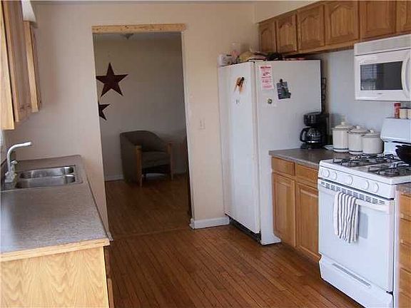 3rd image of 500 Leona Ln