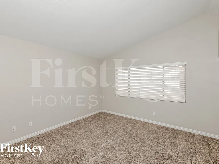 277 Fairbrook Dr — Photo 10