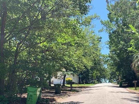 4th image of 105 Elwyn Ln