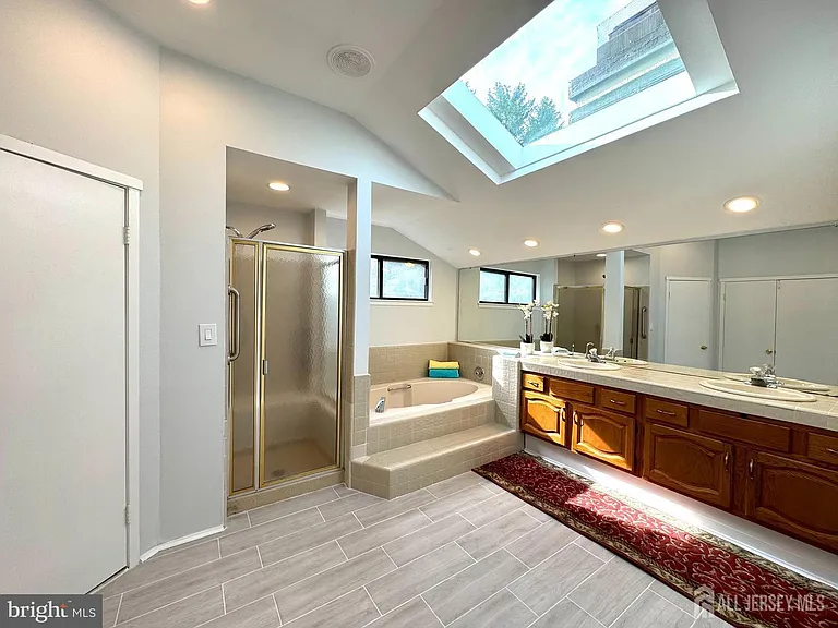 104 Sayre Dr — Photo 22