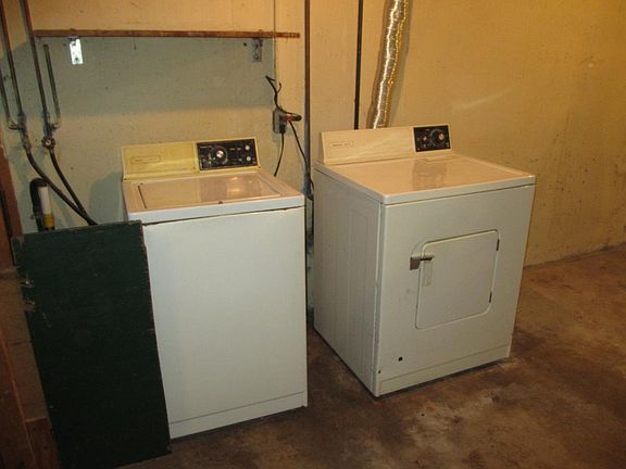 Washer dryer, extra fridge and freezer