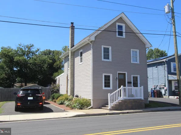 34 Elm St, Woodstown, NJ 08098