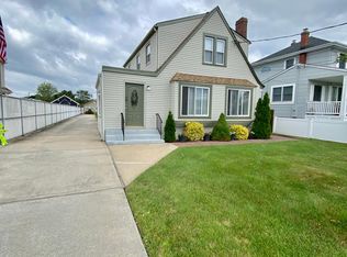 151 Clocks Blvd, Massapequa, NY