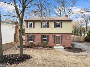 8 Holly Rd, Severna Park, MD 21146