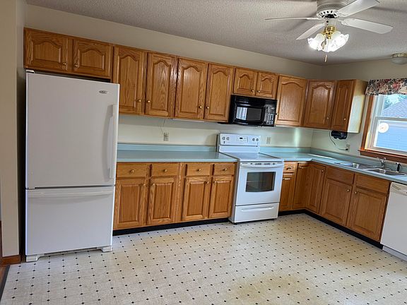 5th image of 28 Meadow View Lane #28