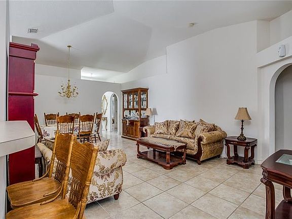 5th image of 1004 Naes Ln