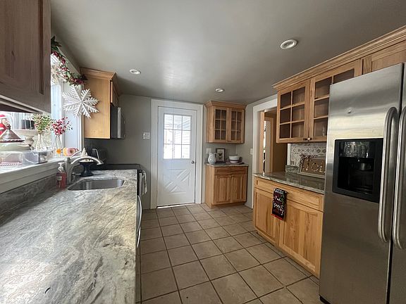 3rd image of 4 Crugers Ave