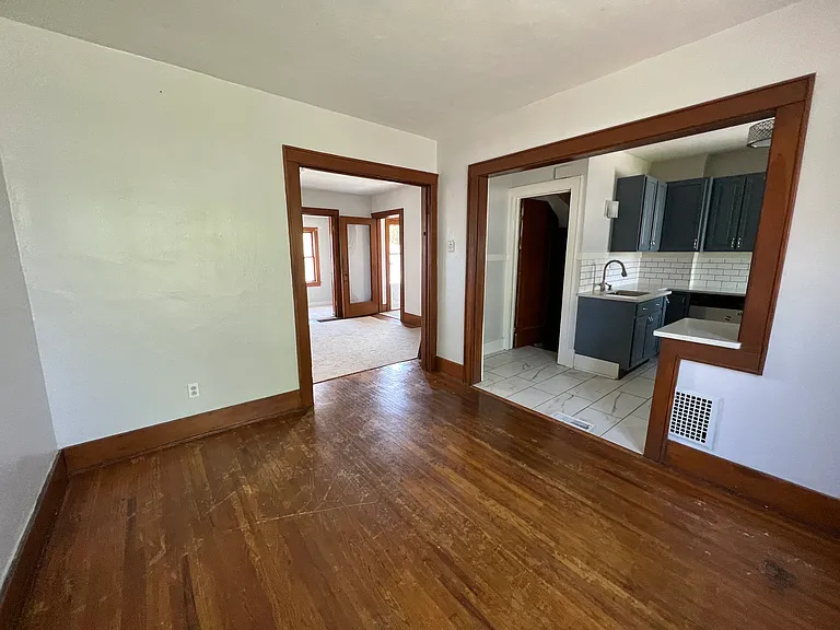302 Congress Ave — Photo 9