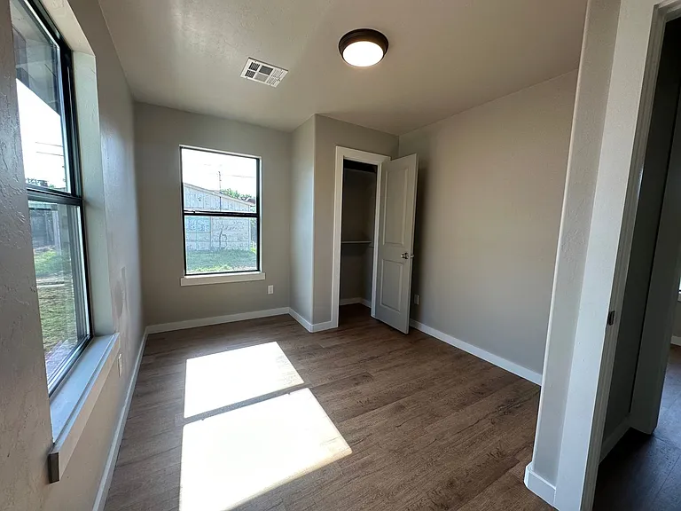 5008 N Asbury Ave — Photo 15