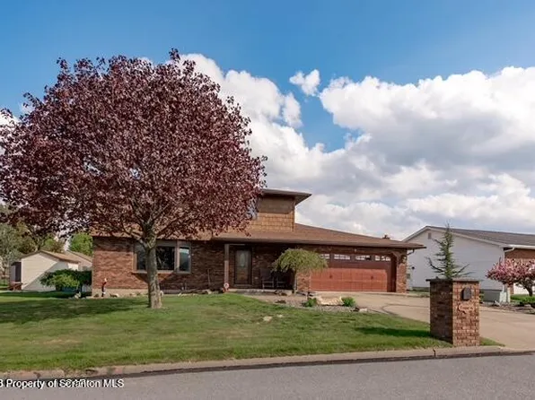 8 Donny Dr, Old Forge, PA 18518