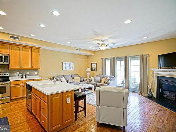 4th image of 18741 Bethpage Dr