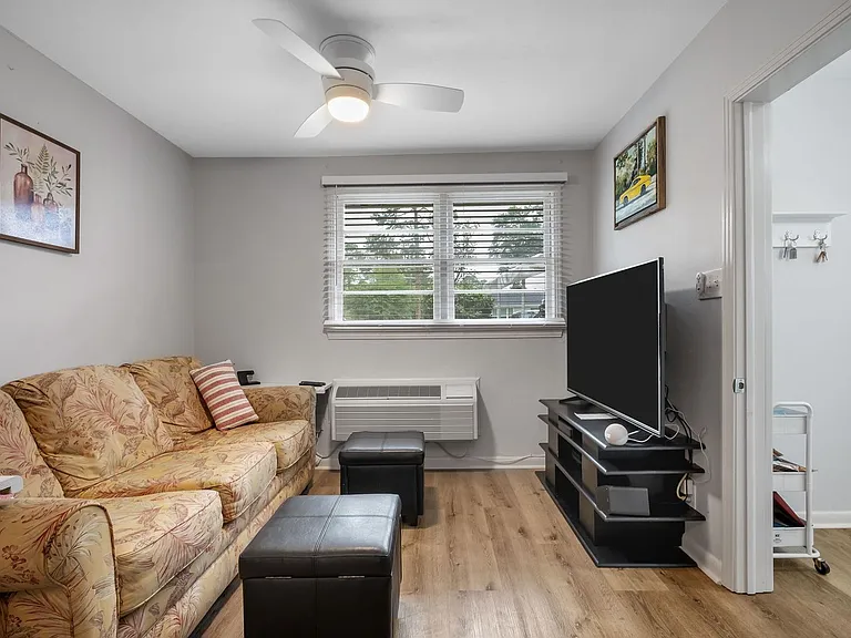1603 Carruthers St #A — Photo 6