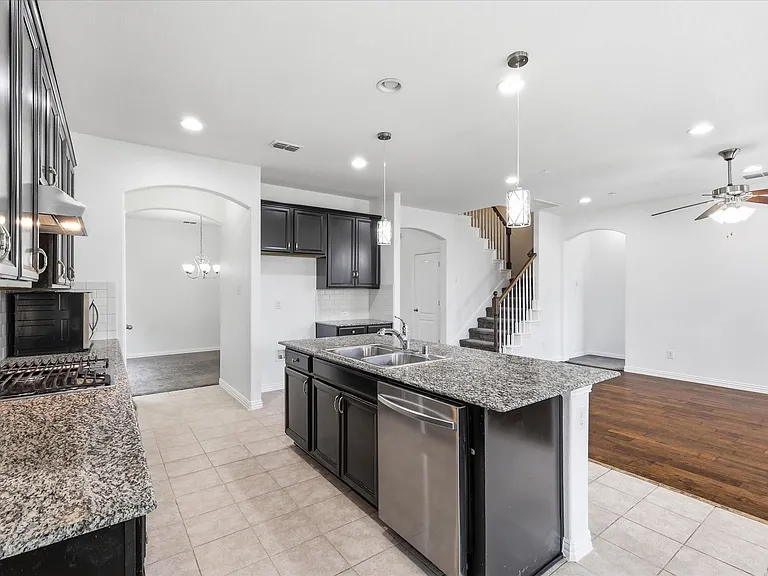 808 Bird Creek Dr — Photo 12