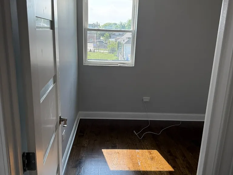 7846 S Saint Lawrence Ave — Photo 11
