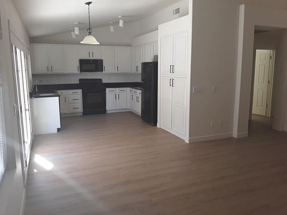 5th image of 1321 W Canary Way