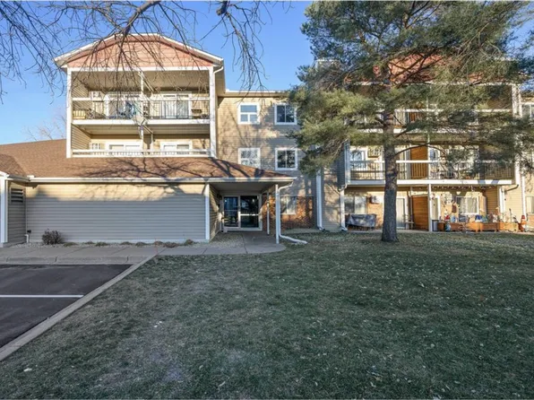7600 157th St W APT 202, Apple Valley, MN 55124