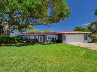 827 Iris Dr, North Fort Myers, FL 33903
